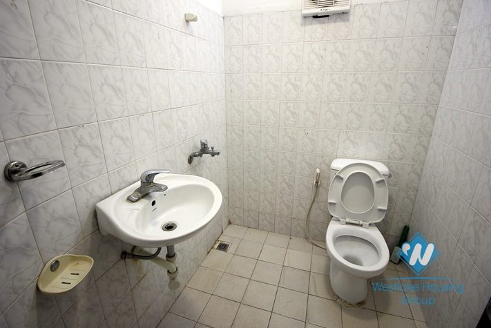 Commodious and unfurnished house for rent in Nghi Tam, Ha Noi